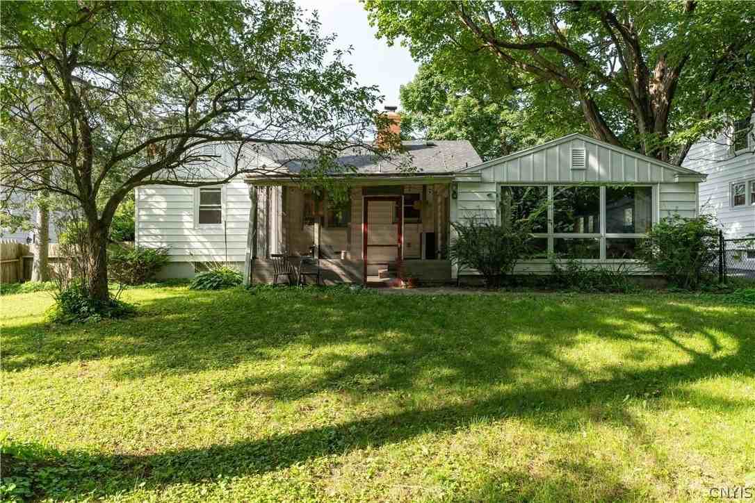 325 Paddock St - Photo 6 of 48