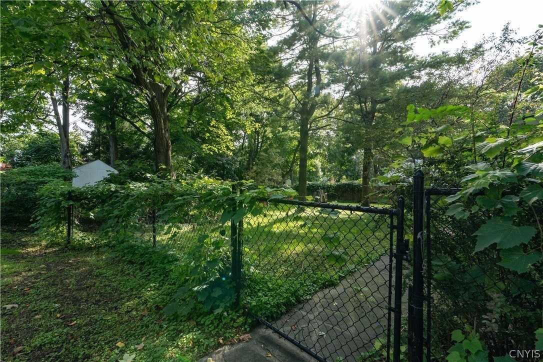 325 Paddock St - Photo 7 of 48