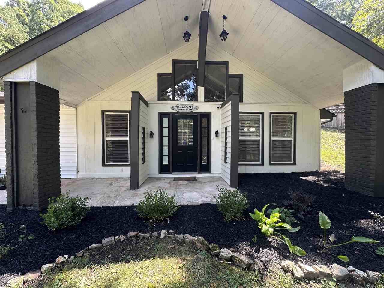 9506 Fuller Rd - Photo 4 of 38