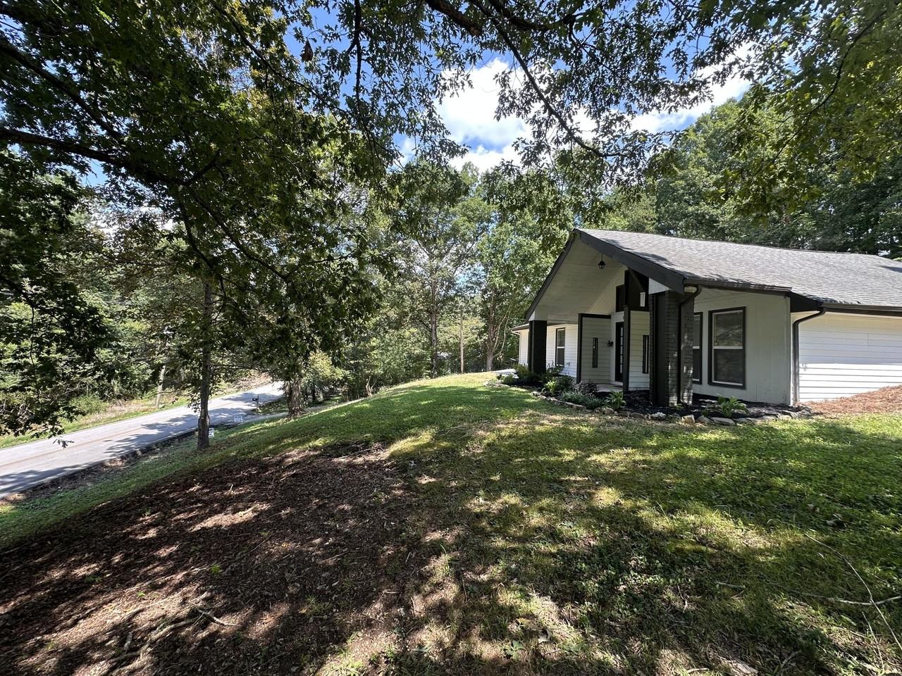 9506 Fuller Rd - Photo 6 of 38