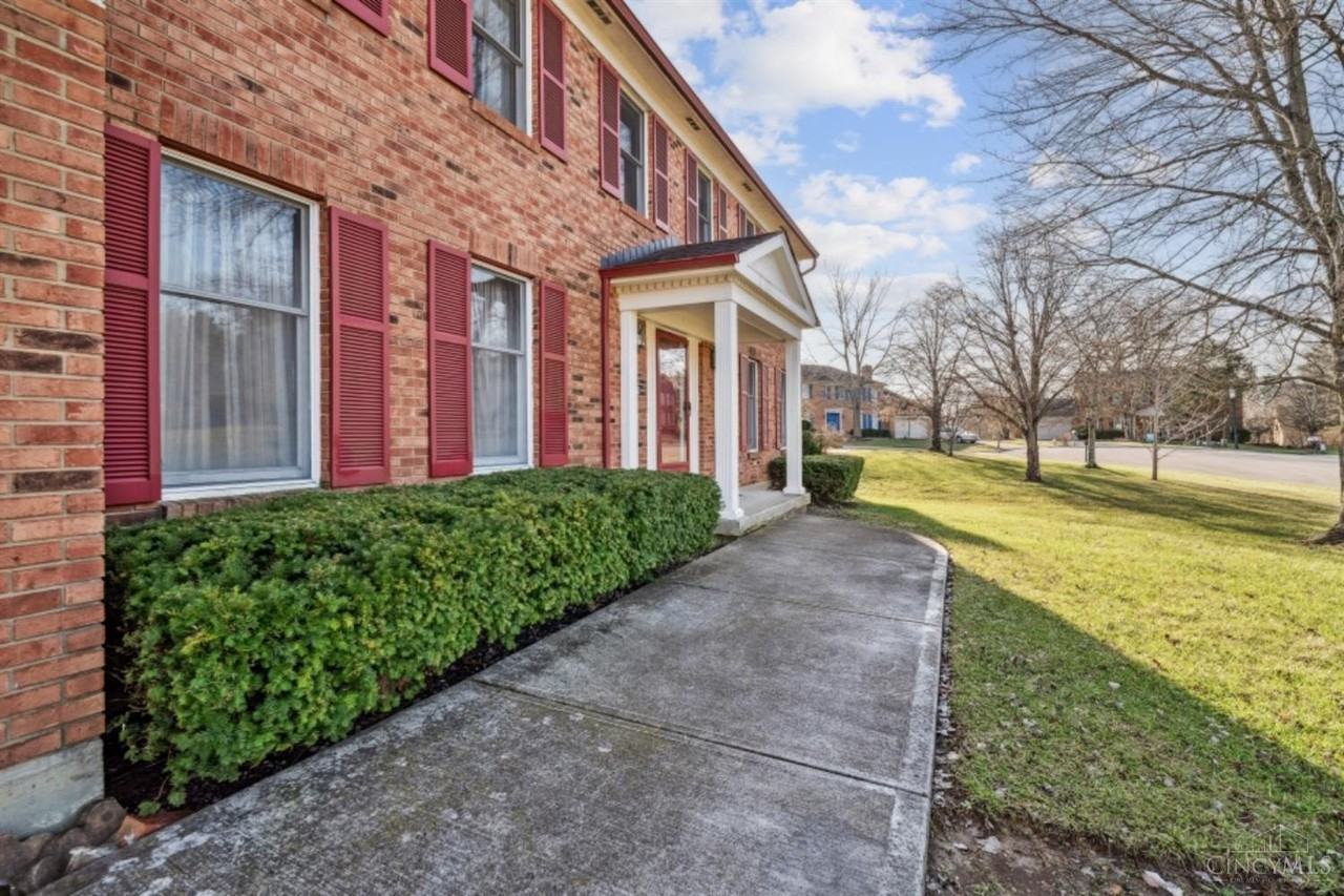 7489 Fitzroy Ct - Photo 4 of 46