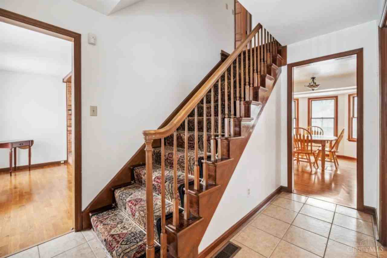 7489 Fitzroy Ct - Photo 5 of 46