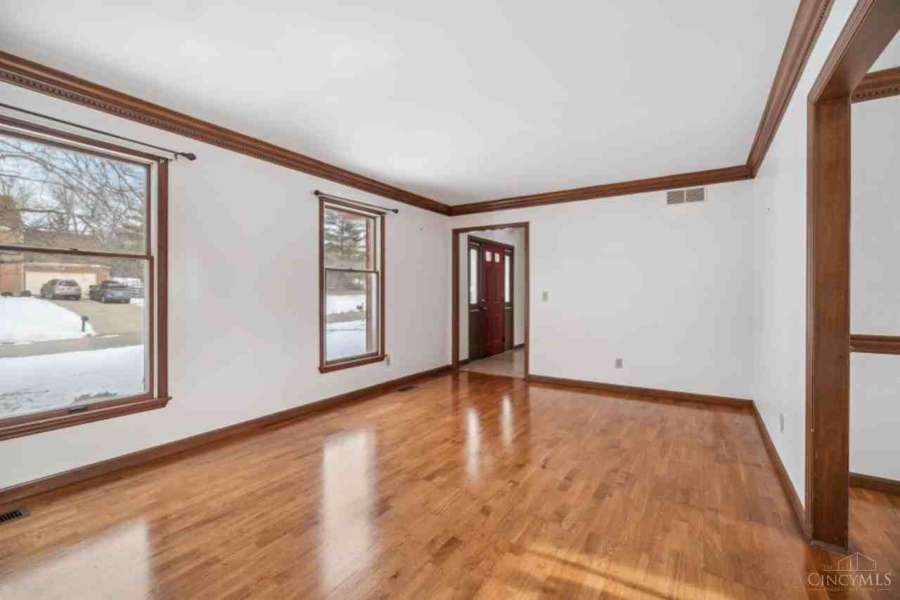 7489 Fitzroy Ct - Photo 7 of 46