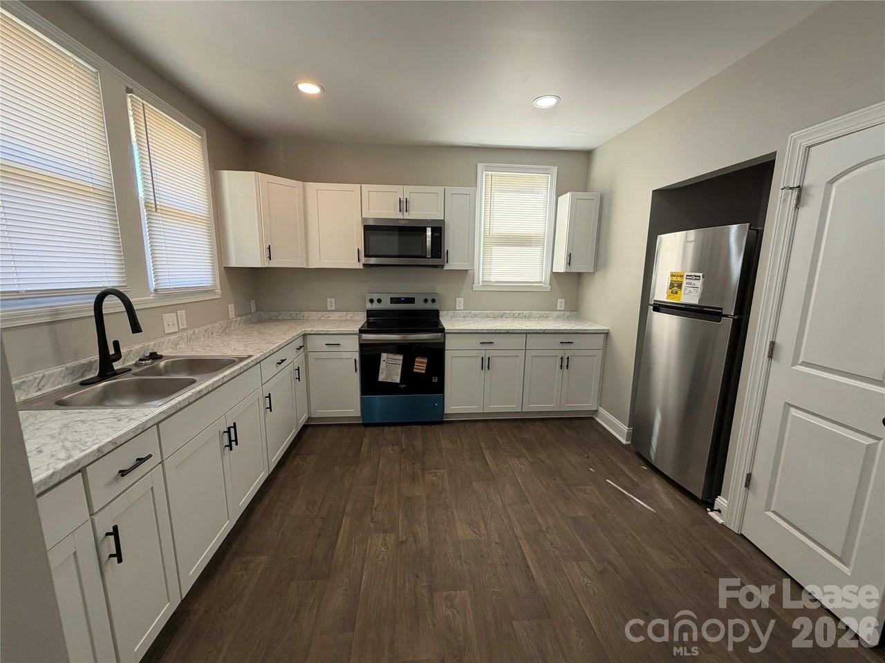 829 Green St - Photo 3 of 11