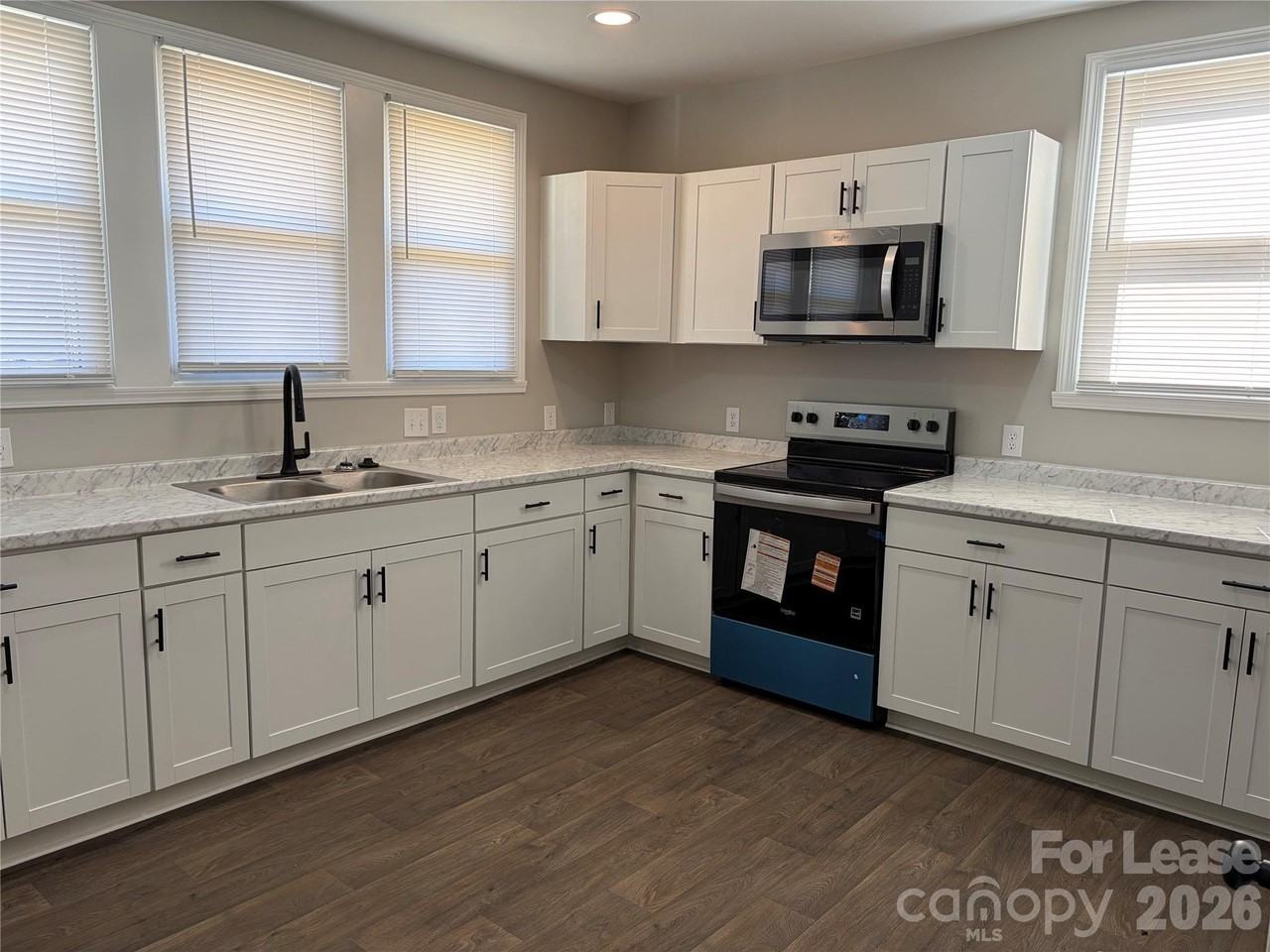 829 Green St - Photo 4 of 11