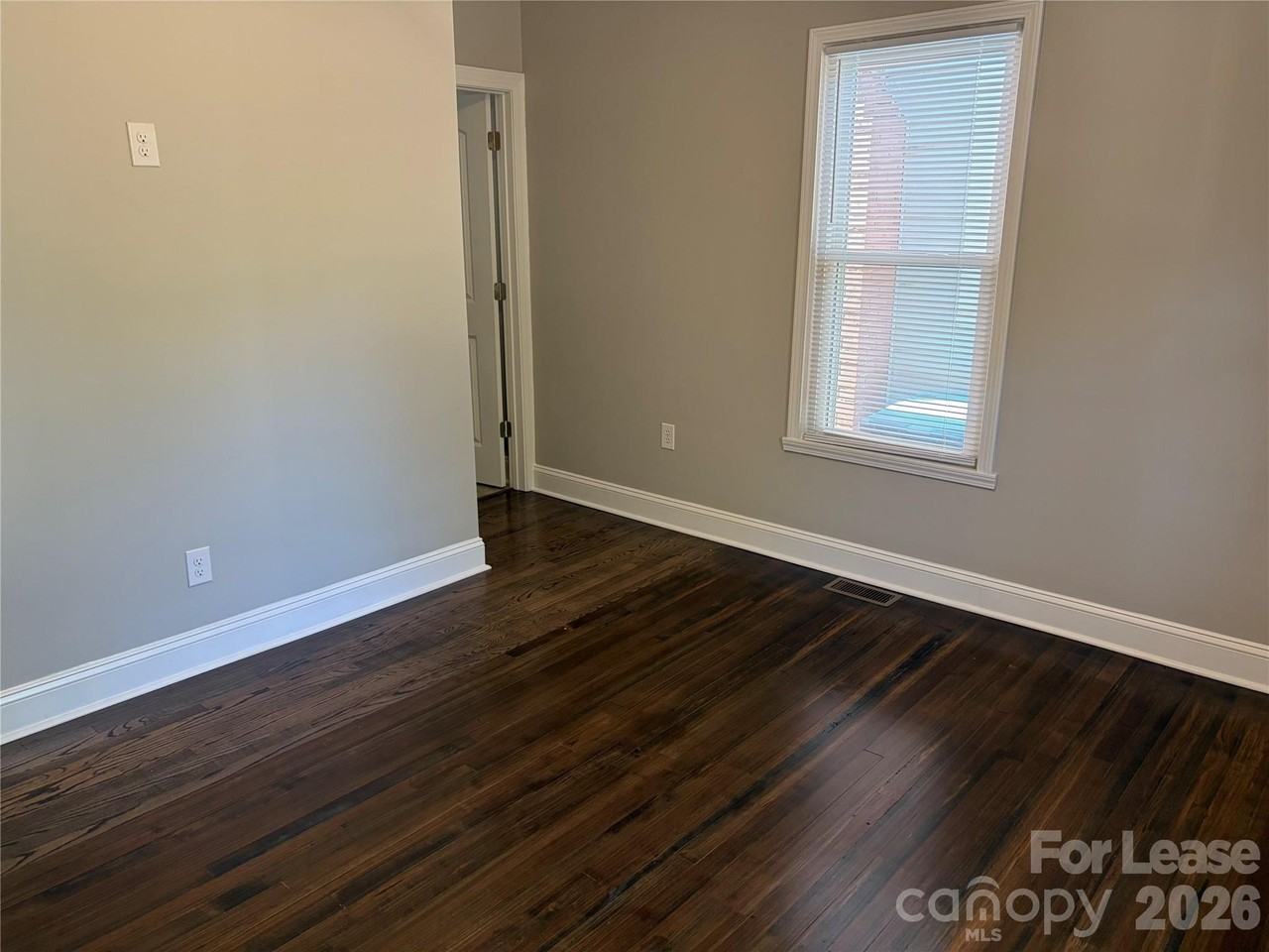 829 Green St - Photo 6 of 11