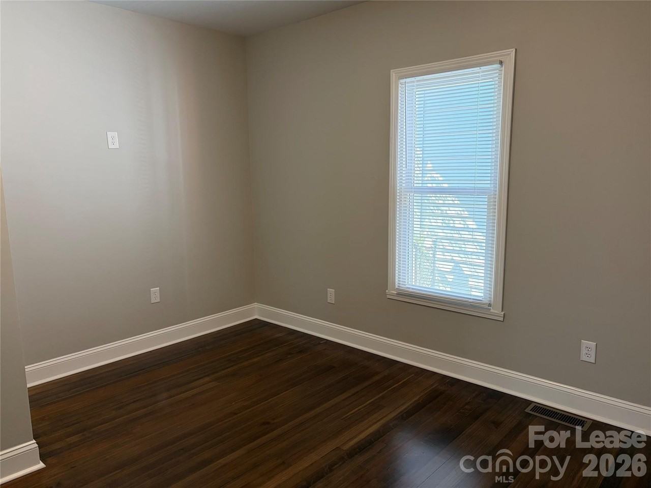 829 Green St - Photo 7 of 11