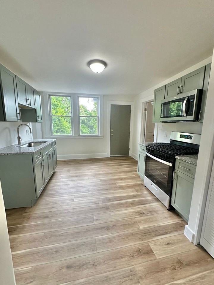 90 Monroe St - Photo 2 of 28