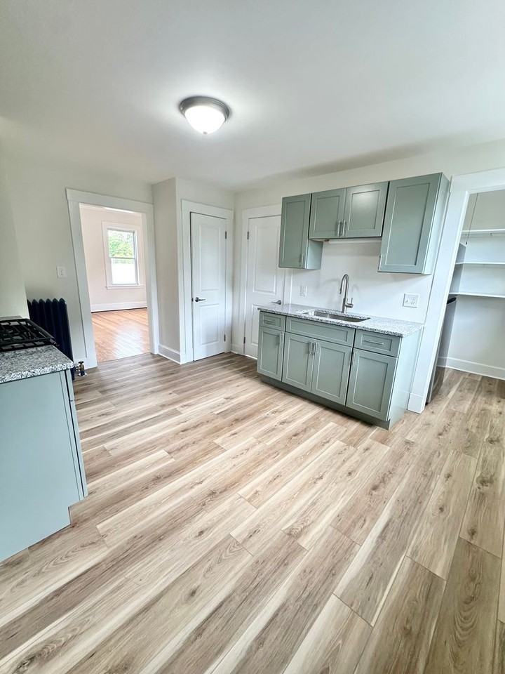 90 Monroe St - Photo 4 of 28