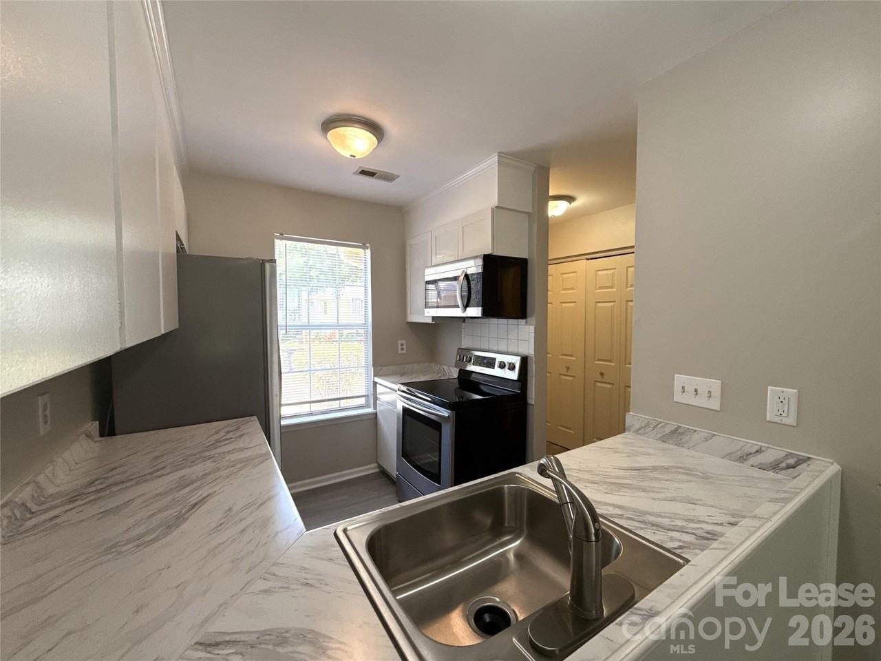 4042 Briarhill Dr - Photo 4 of 11