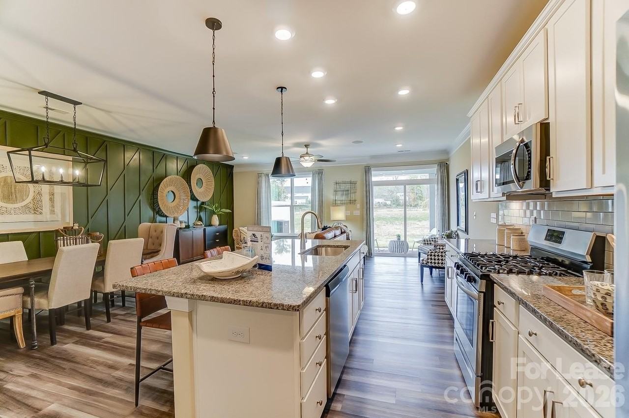 3977 Fadden St - Photo 7 of 32