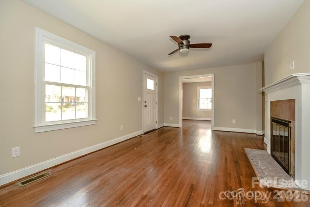 2117 Scott Ave - Photo 3 of 14