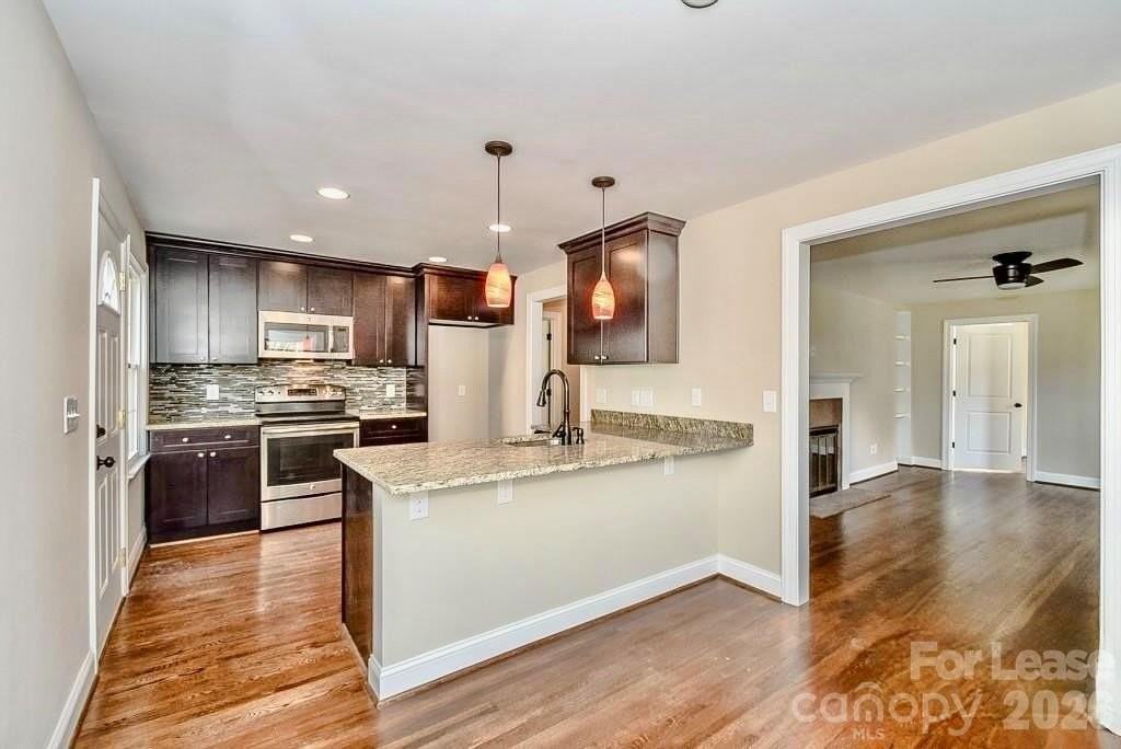 2117 Scott Ave - Photo 4 of 14