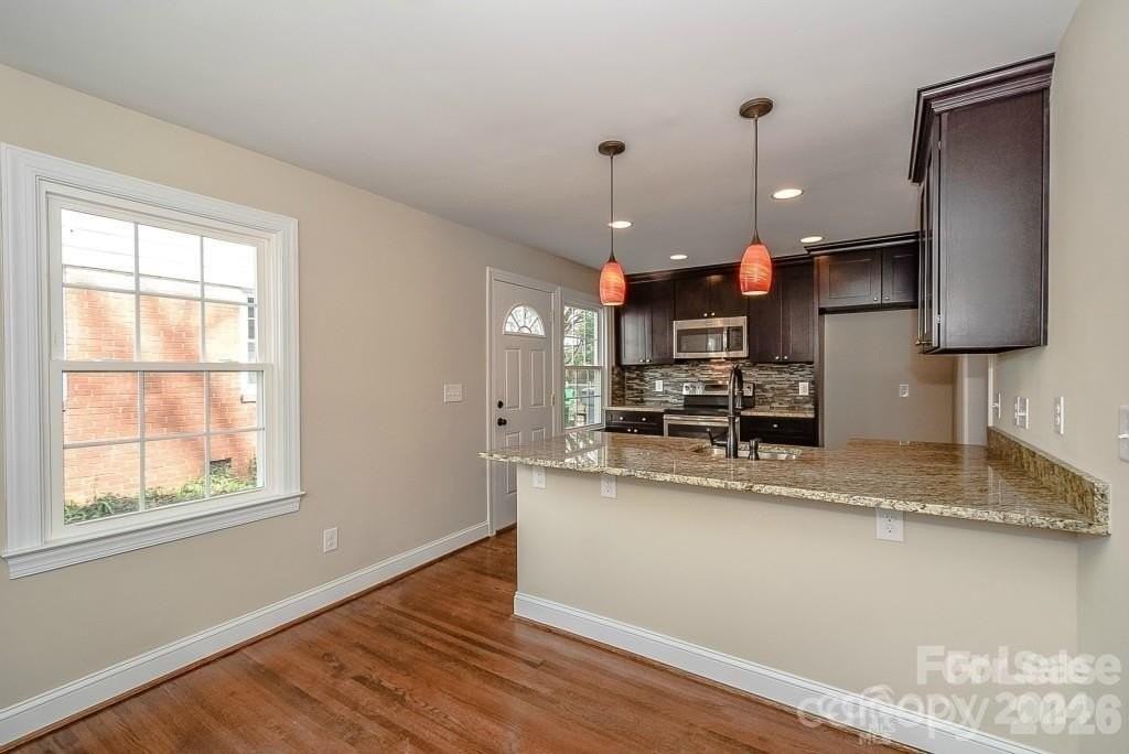 2117 Scott Ave - Photo 5 of 14