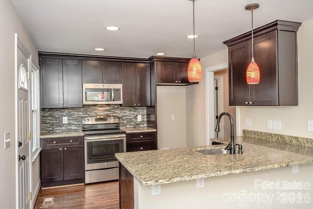2117 Scott Ave - Photo 6 of 14