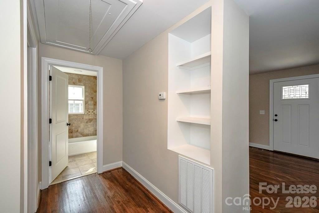 2117 Scott Ave - Photo 7 of 14