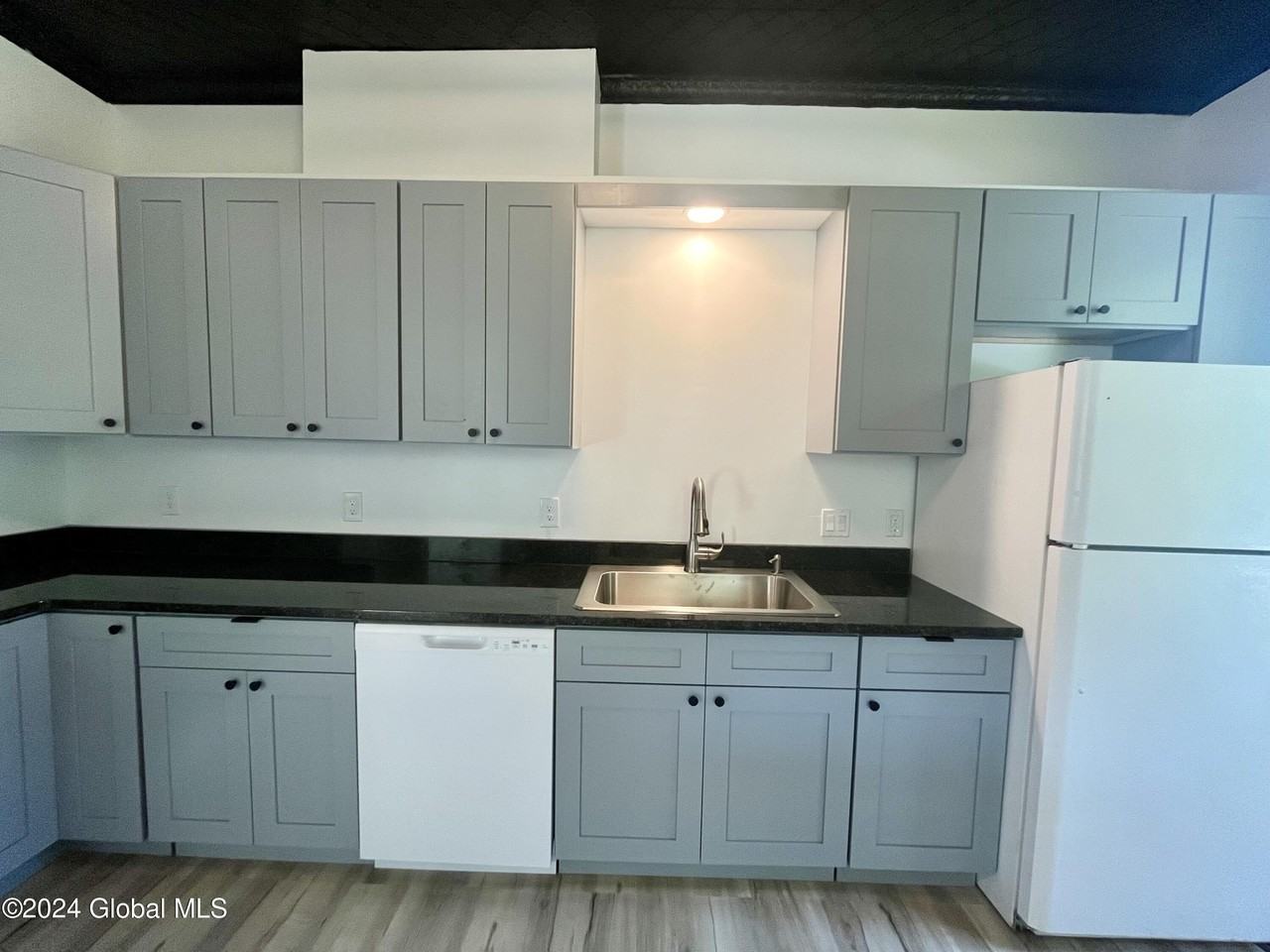 53 S Park St #B - Photo 5 of 21