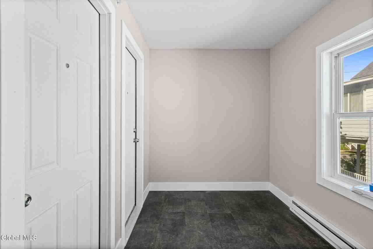 521 Warren St #3 - Photo 7 of 50