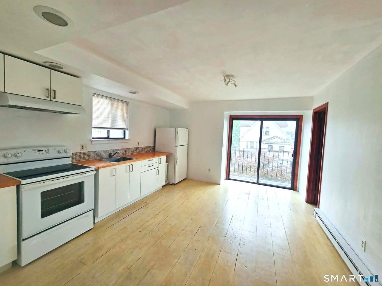 112 Bond St #3E - Photo 4 of 8
