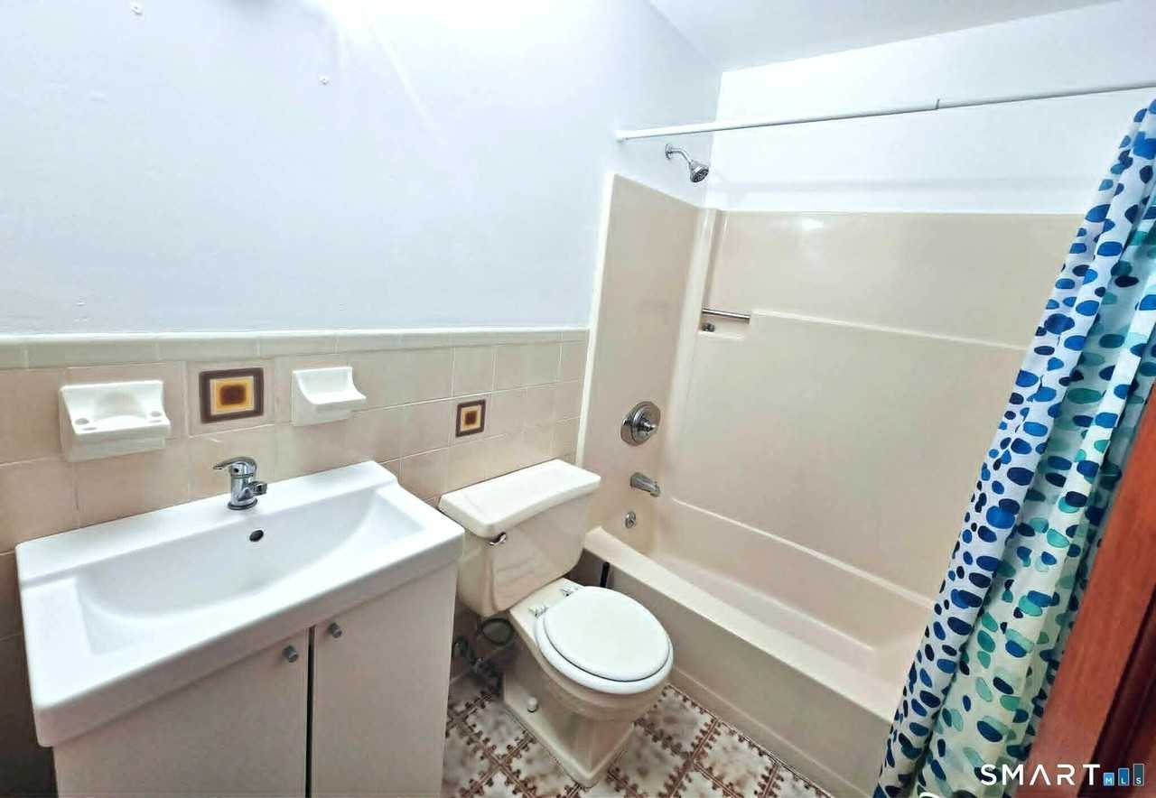 112 Bond St #3E - Photo 6 of 8