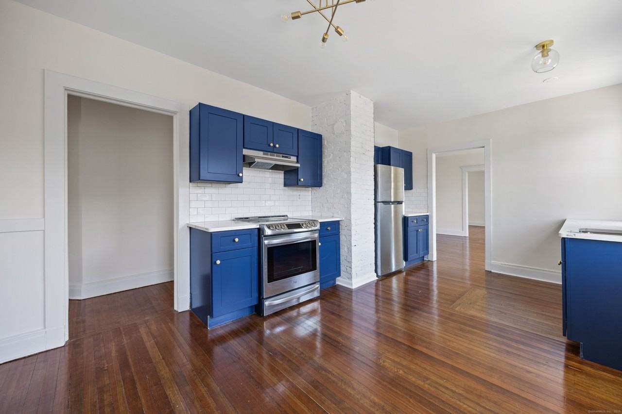 852 Farmington Ave - Photo 2 of 15