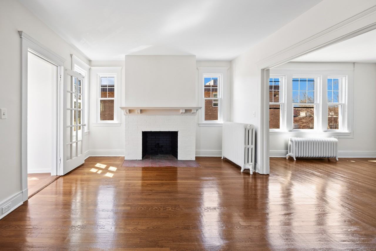 852 Farmington Ave - Photo 4 of 15