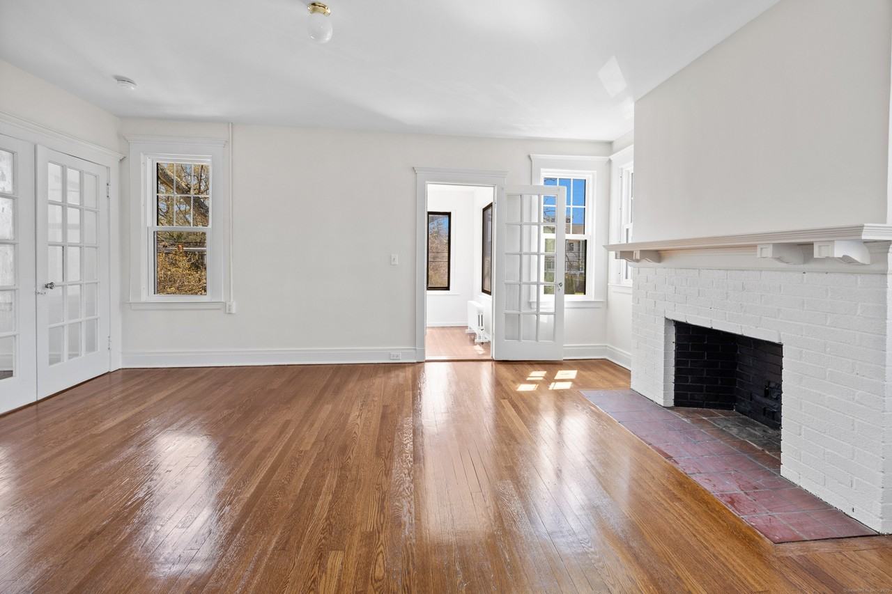 852 Farmington Ave - Photo 5 of 15