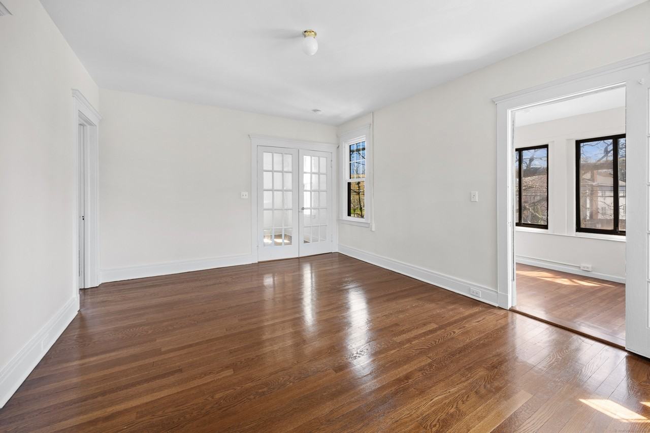 852 Farmington Ave - Photo 6 of 15