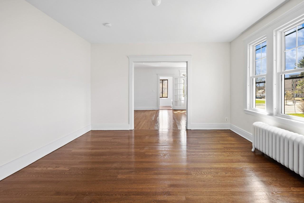852 Farmington Ave - Photo 7 of 15