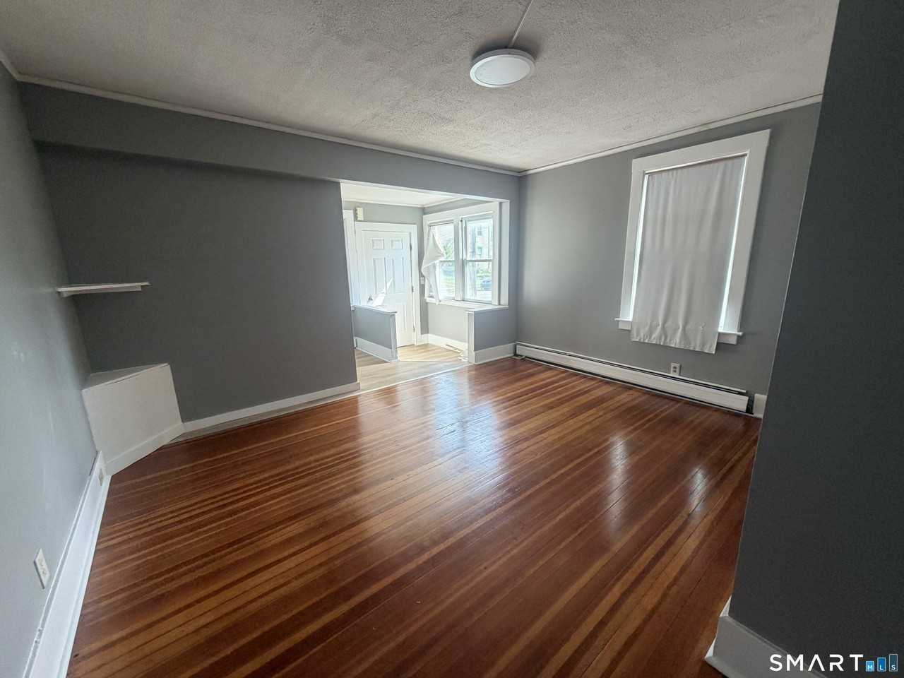 10 Bank St - Photo 2 of 15