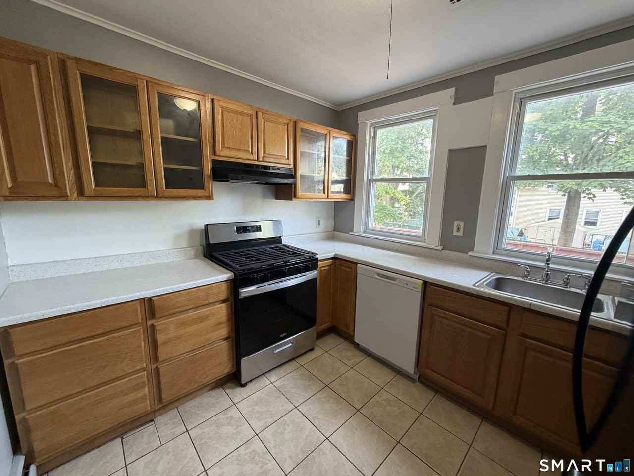 10 Bank St - Photo 5 of 15