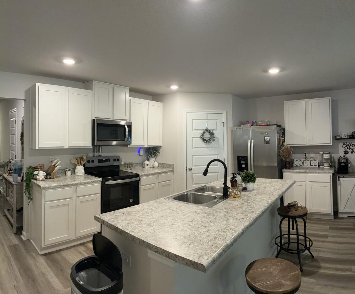 6746 Cambrian Rdg - Photo 3 of 15