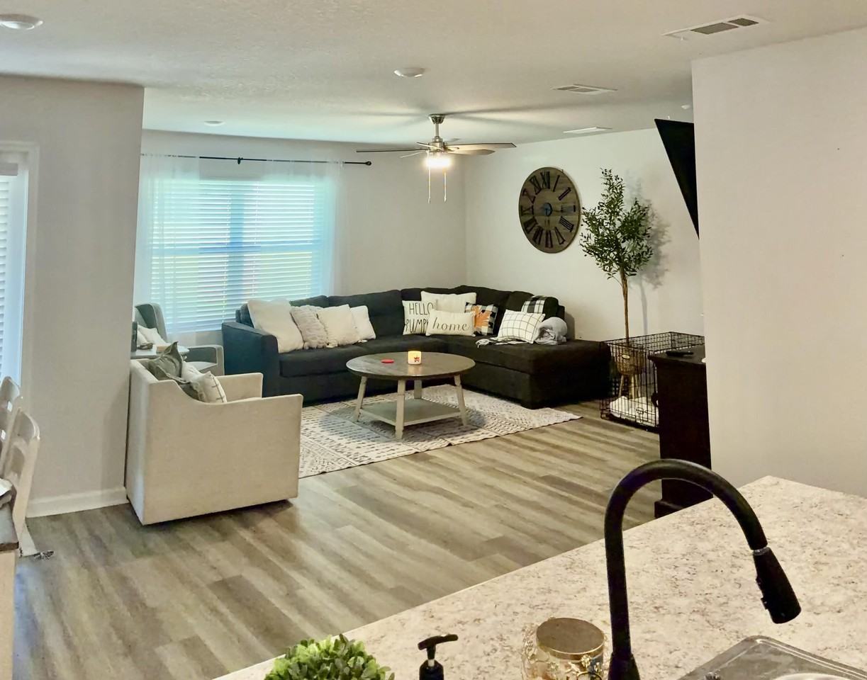 6746 Cambrian Rdg - Photo 4 of 15