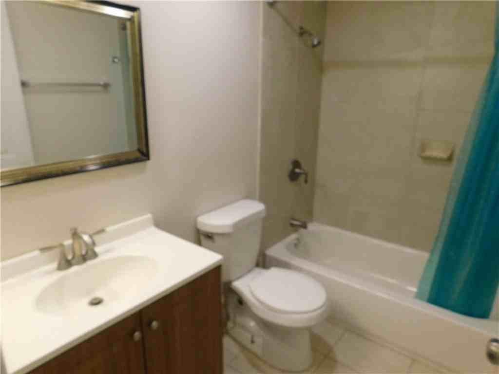 522 7th Pl - Photo 2 of 8
