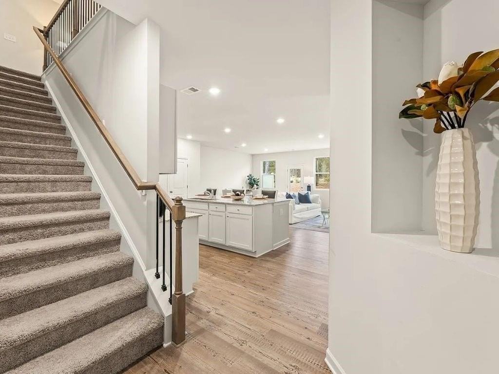 660 Point Place Dr - Photo 2 of 31