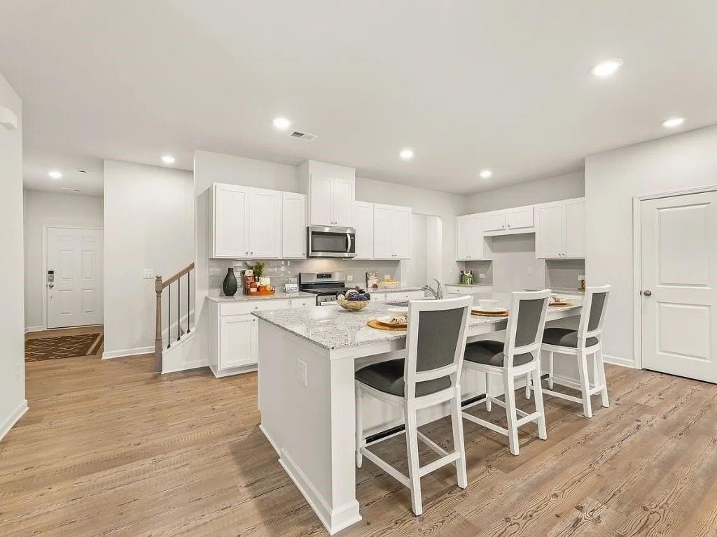 660 Point Place Dr - Photo 4 of 31