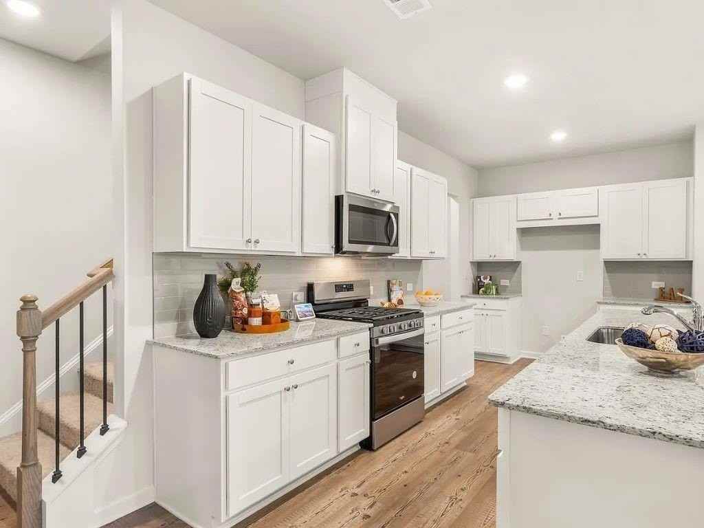 660 Point Place Dr - Photo 5 of 31