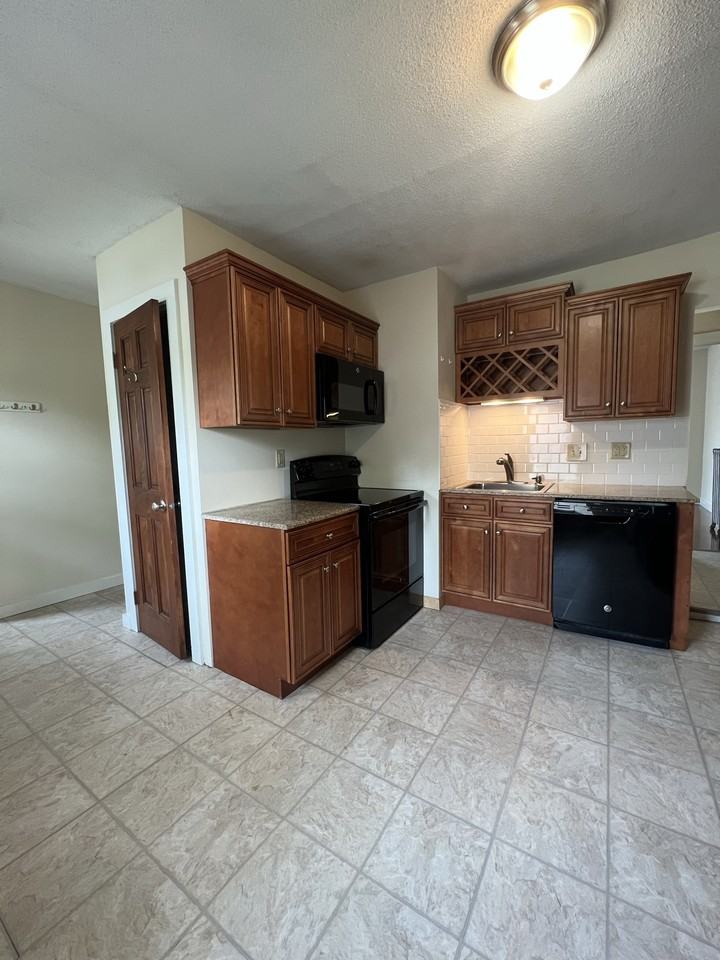 98 Market St #2 - Photo 2 of 11