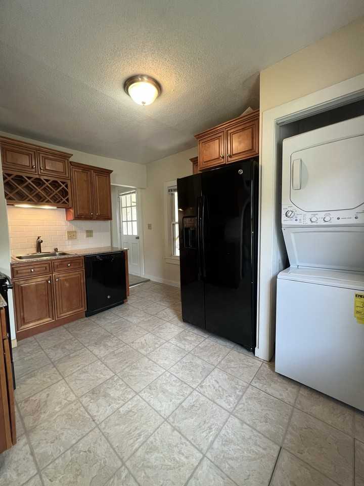 98 Market St #2 - Photo 3 of 11