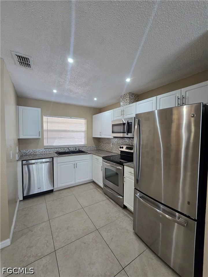 702 Se 47th St #2 - Photo 6 of 27