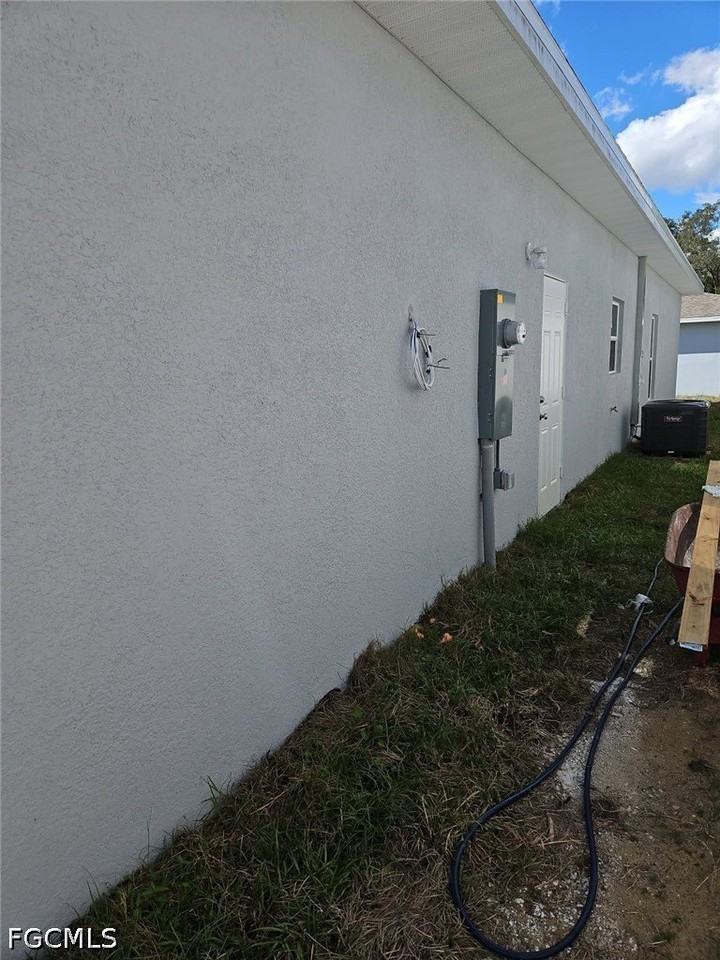 1483 Las Villas Blvd - Photo 4 of 20