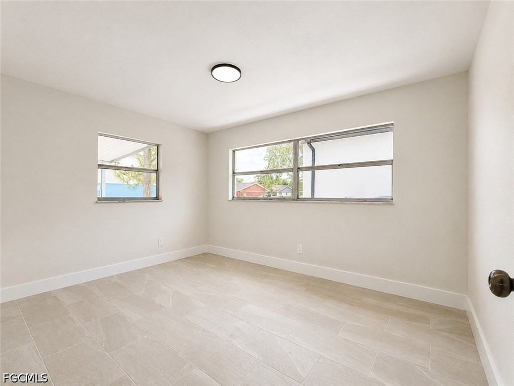 5422 9th Ave - Photo 6 of 10