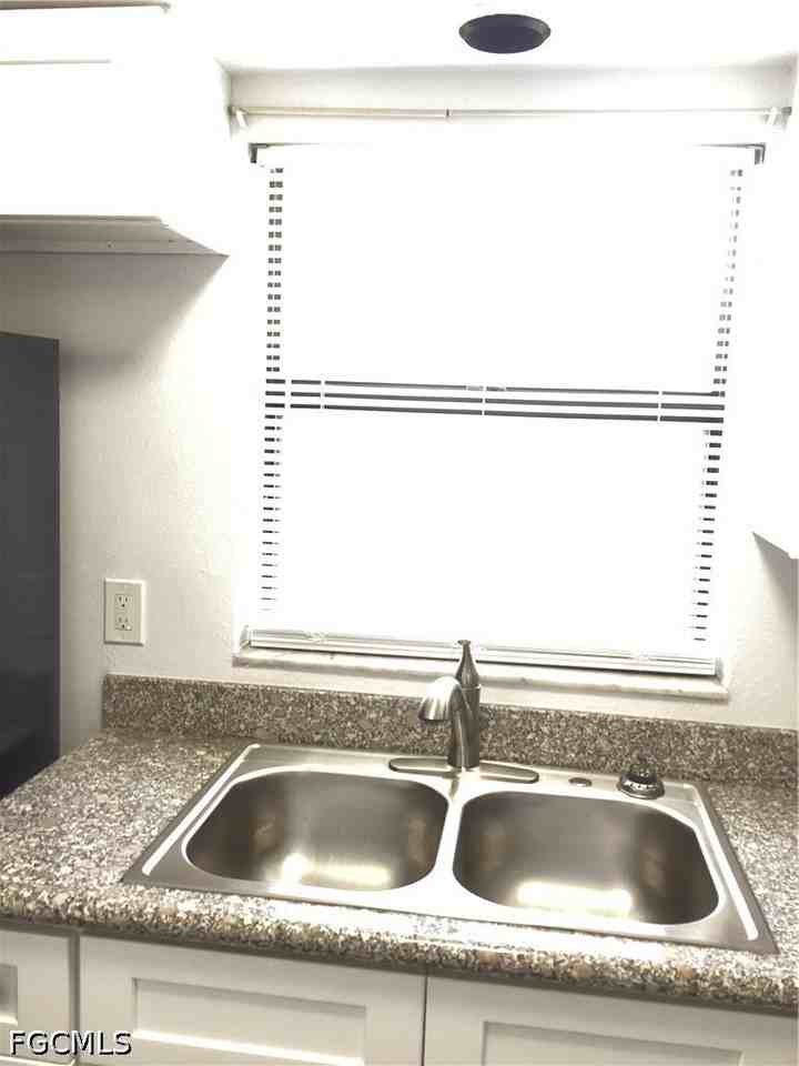 1123 Ne 15th Ln - Photo 5 of 18