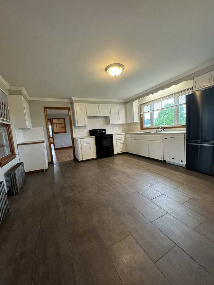 174 Russell St #1 - Photo 2 of 32