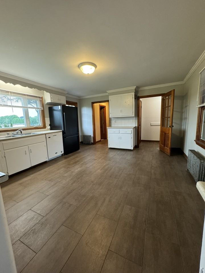 174 Russell St #1 - Photo 3 of 32