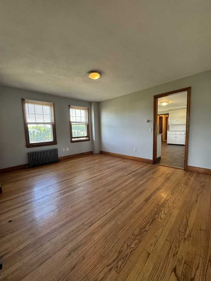 174 Russell St #1 - Photo 5 of 32