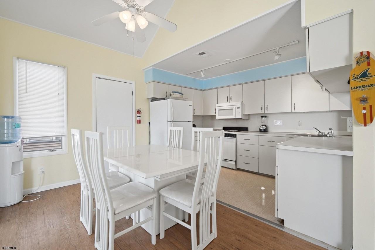 205B 10th St N #B - Photo 5 of 42