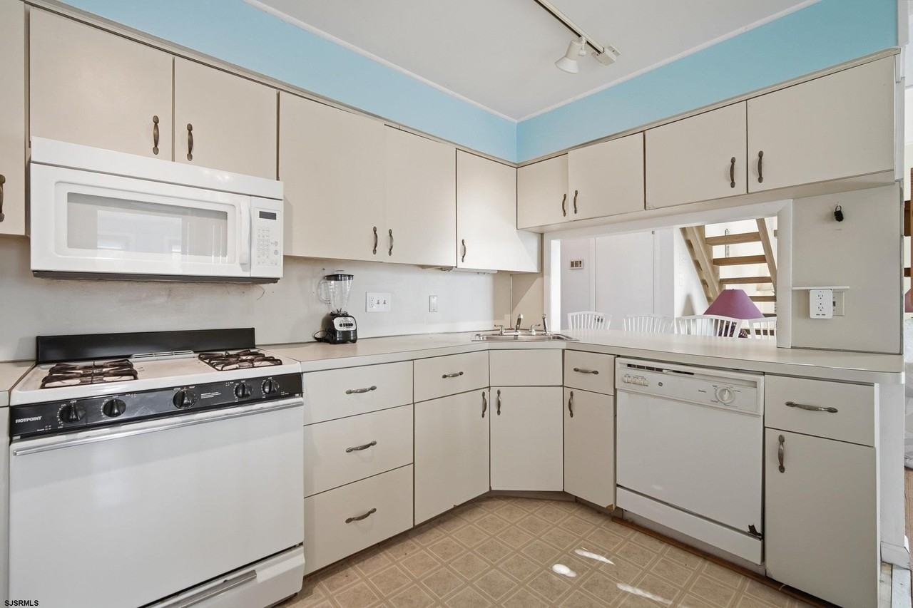 205B 10th St N #B - Photo 7 of 42