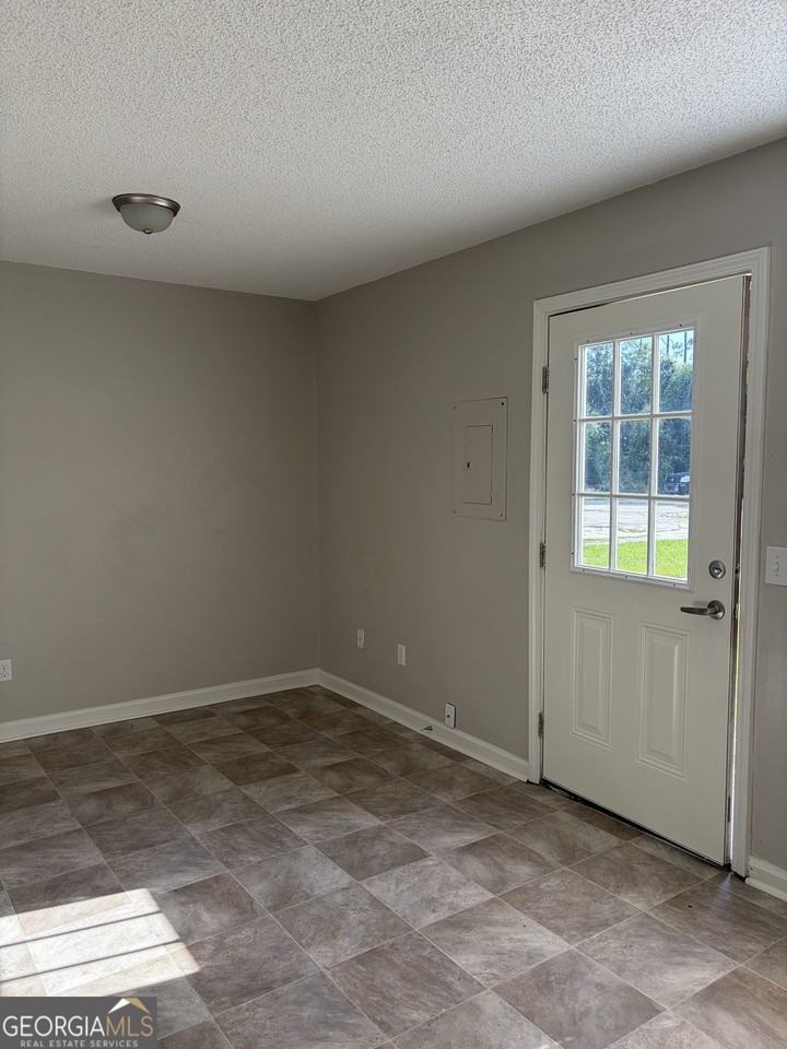 736 Morningside Ln - Photo 4 of 22