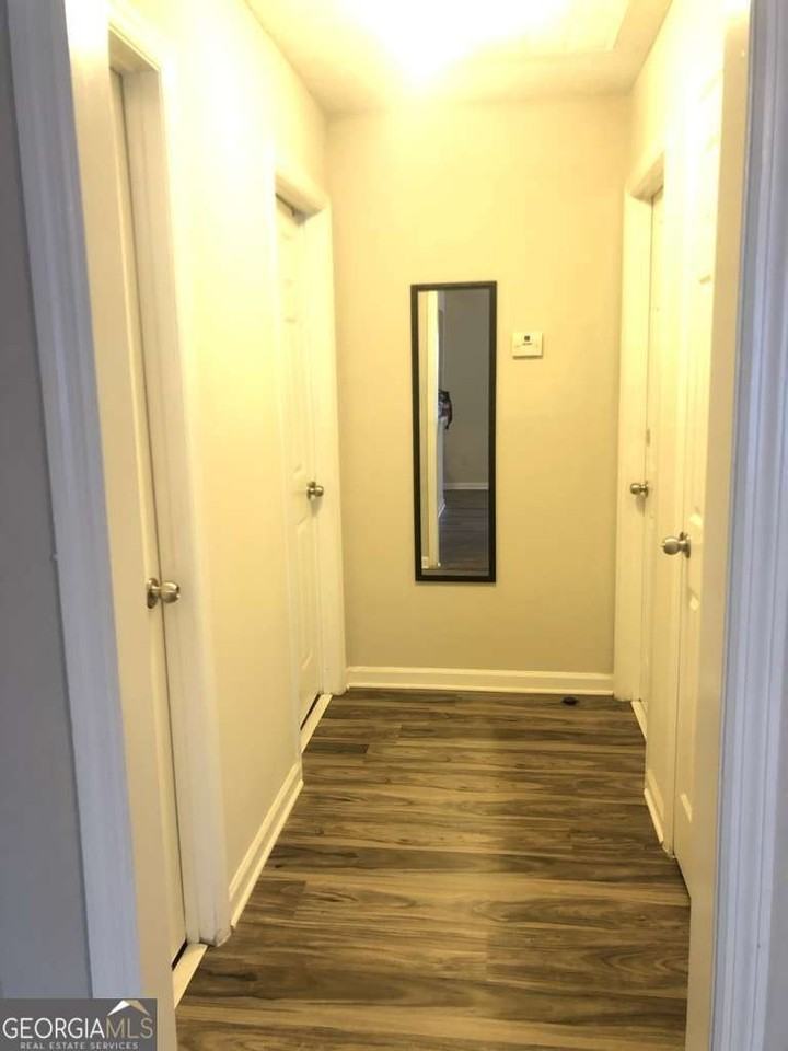 212 E Paces Dr - Photo 4 of 8